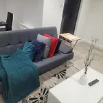 New King Size Bed Apartment With Free Parking