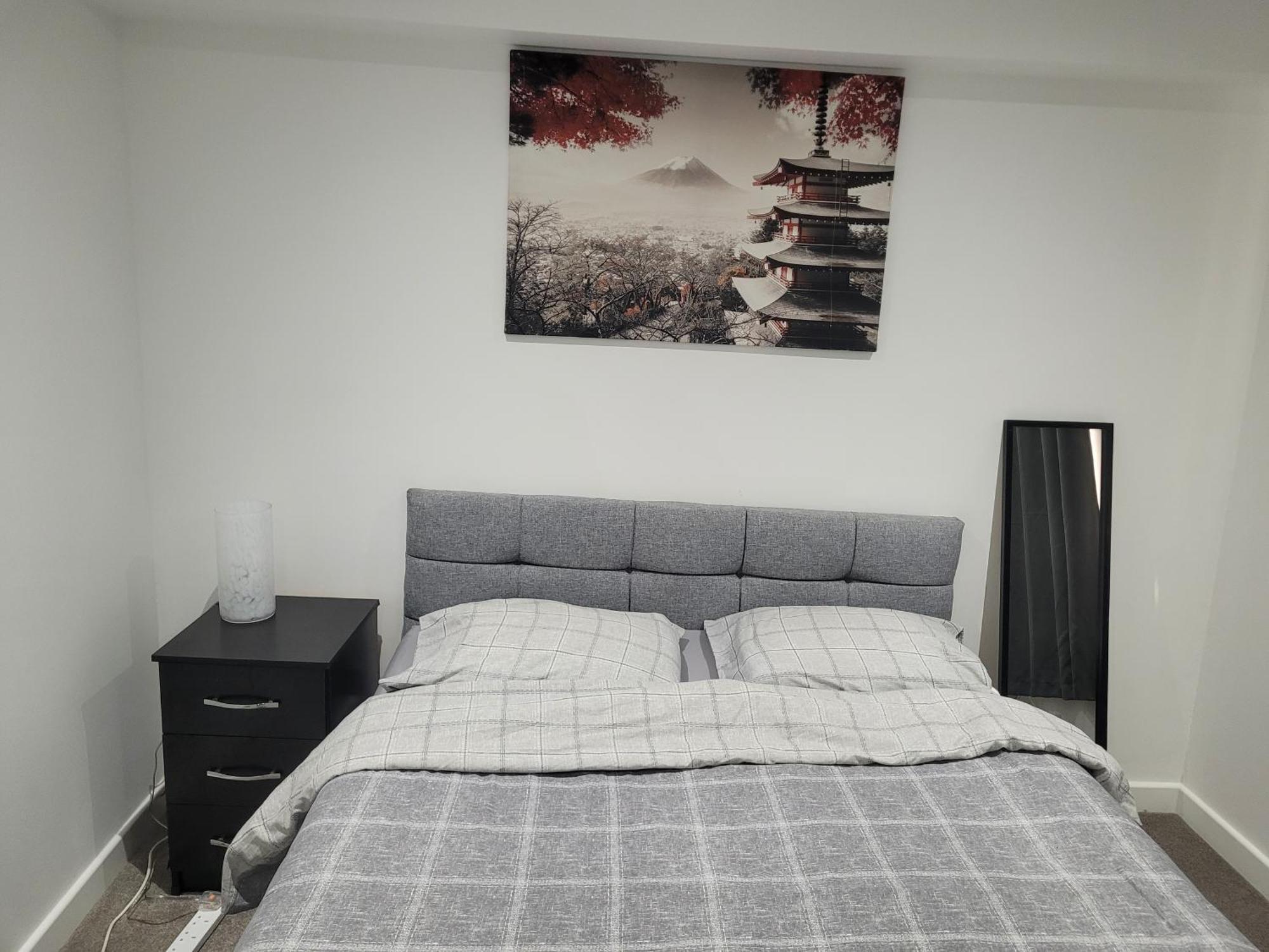 New King Size Bed With Free Parking