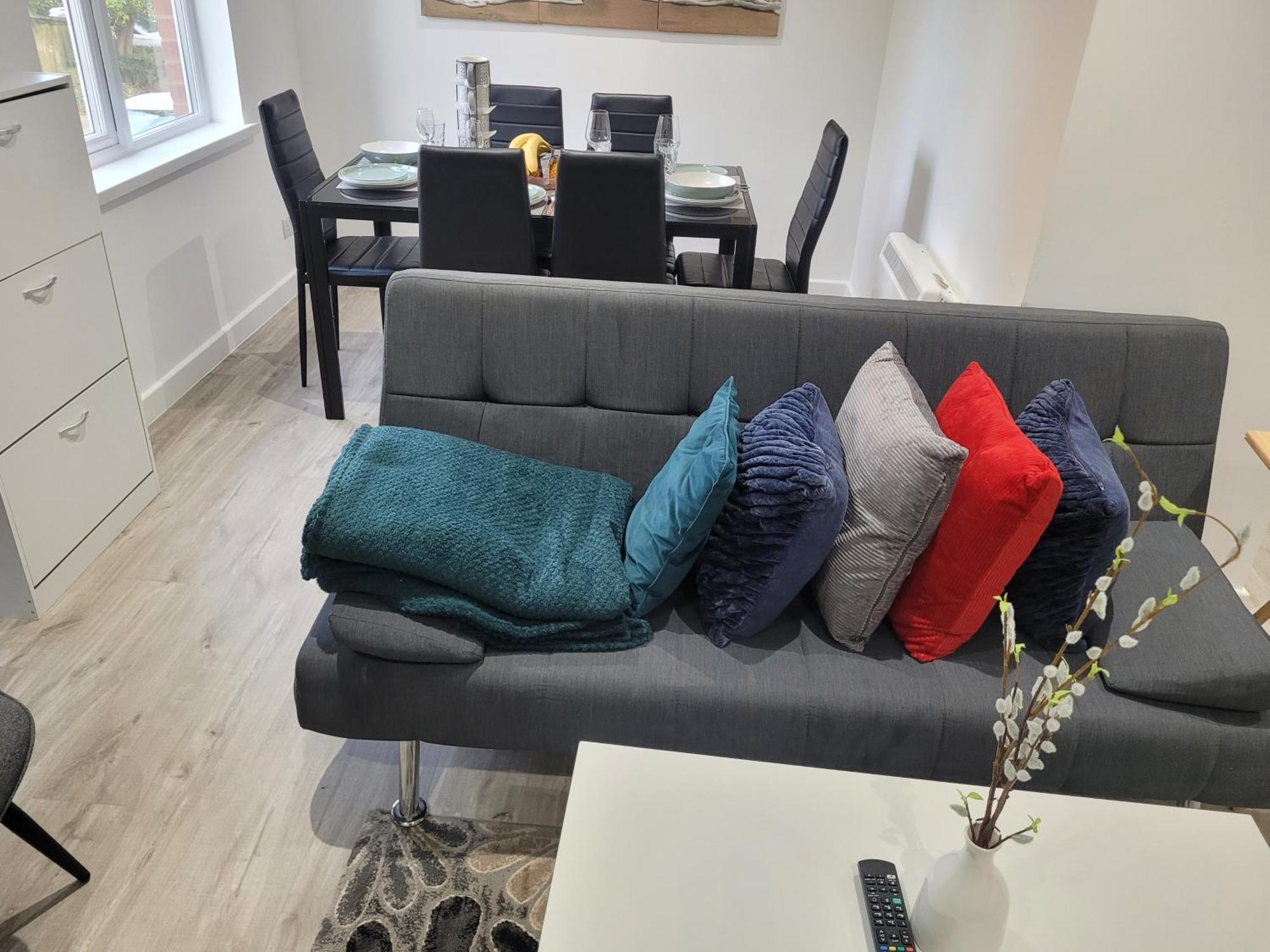 New King Size Bed With Free Parking Apartment