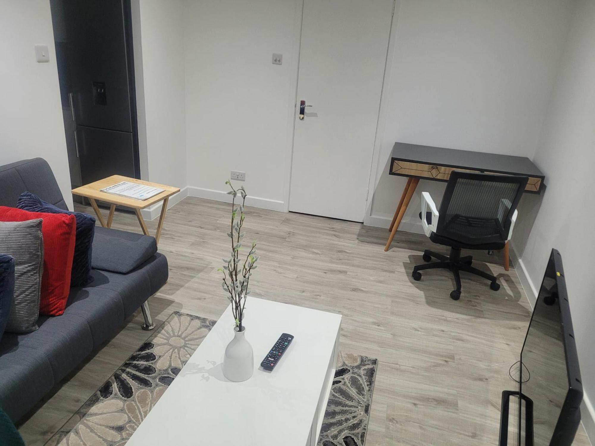 New King Size Bed With Free Parking * London