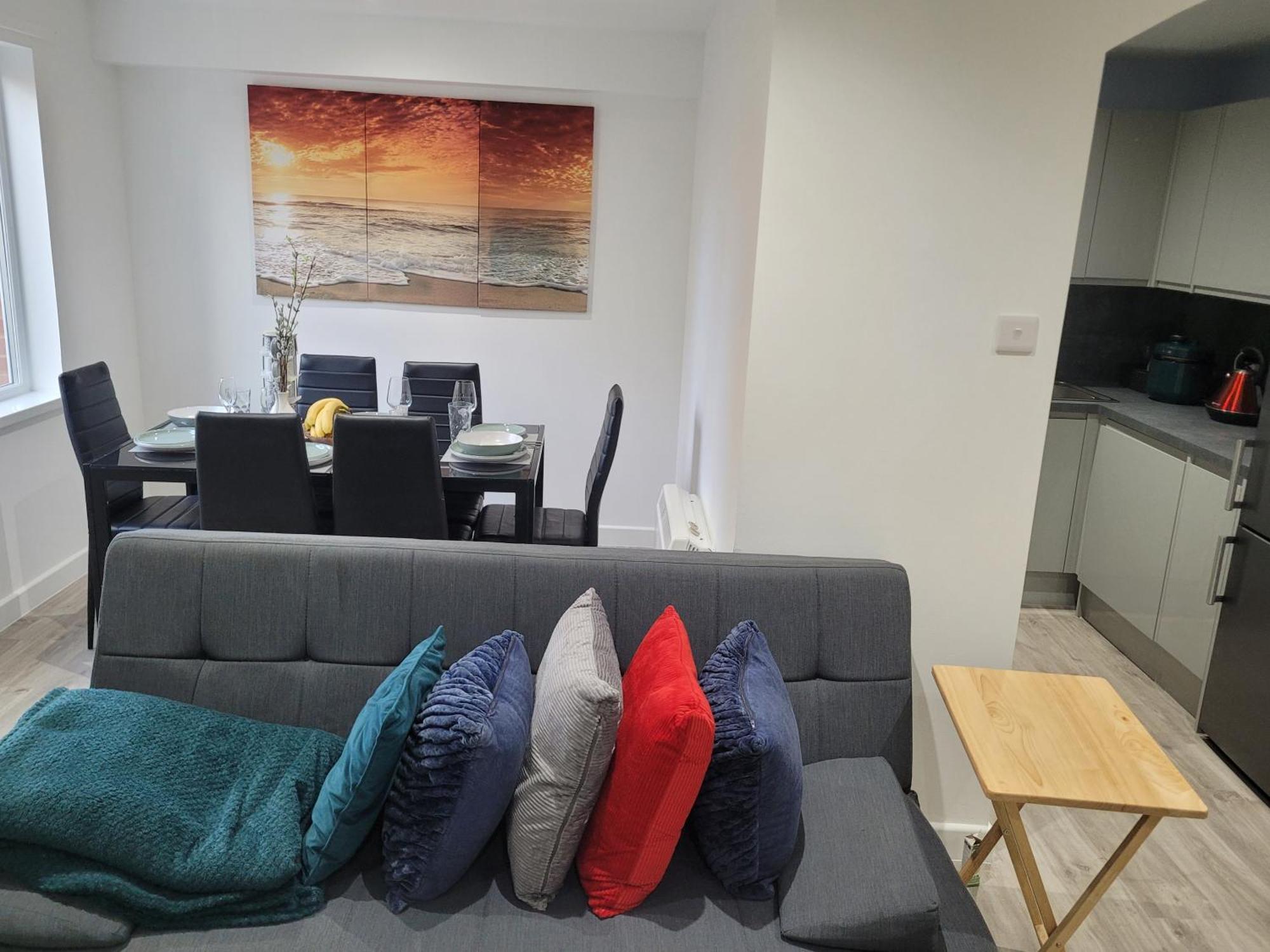 New King Size Bed With Free Parking Apartment London