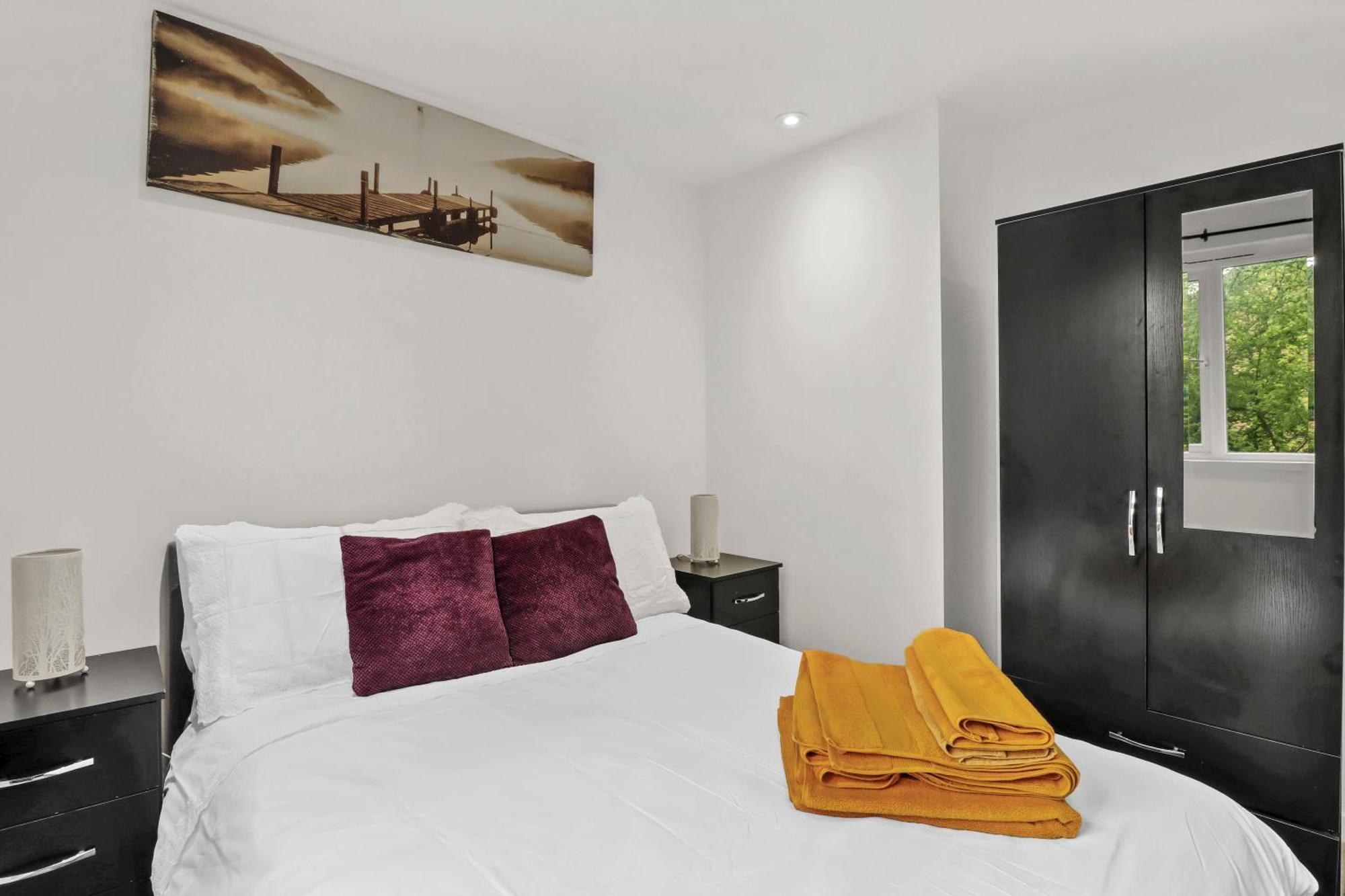 New King Size Bed With Free Parking * London