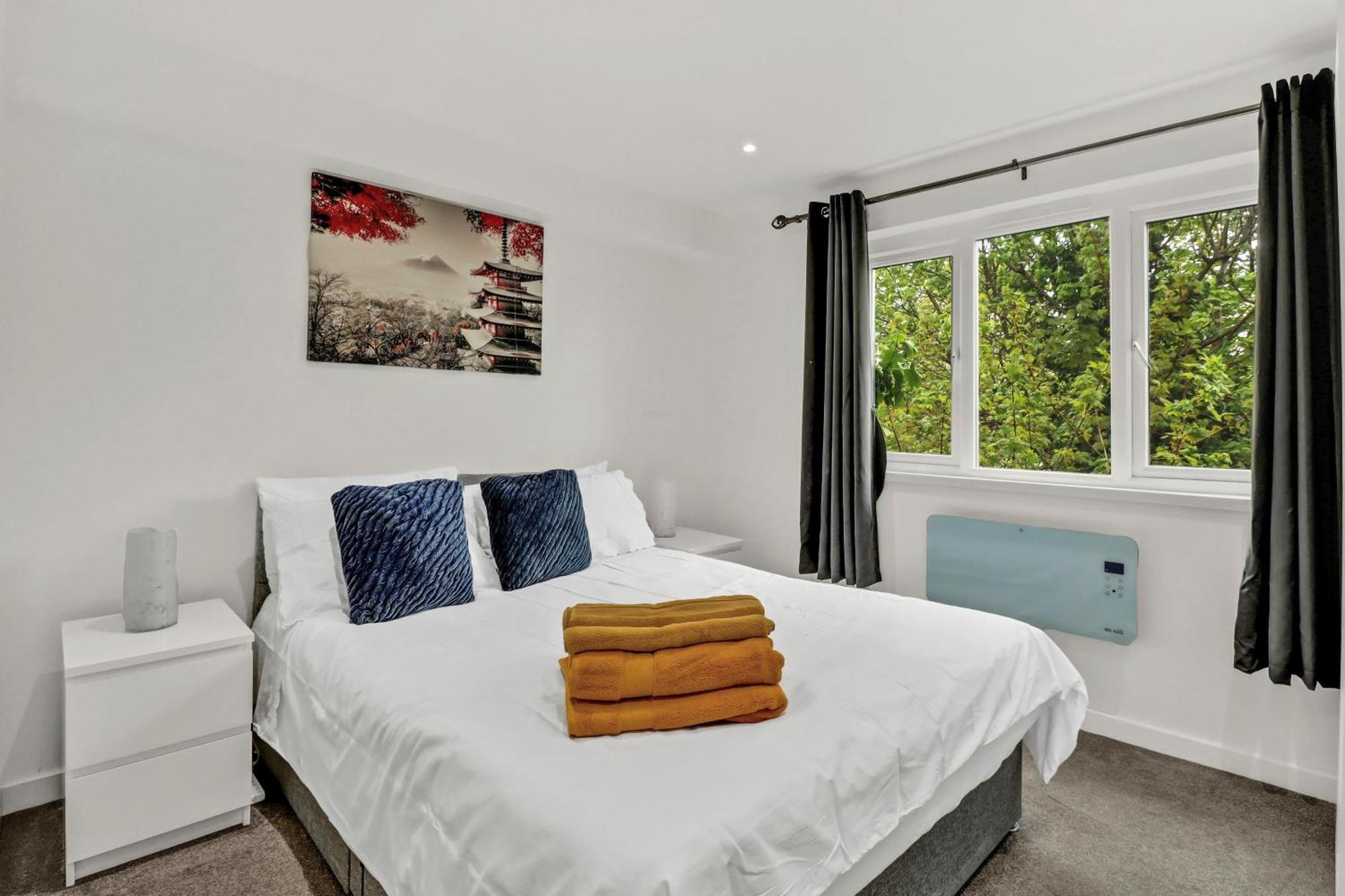 New King Size Bed With Free Parking